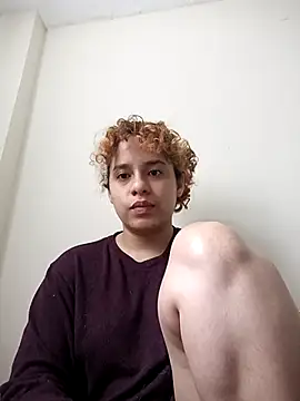 Snapshot of EmmaMelissa0521 chatting on 10.11.25 EmmaMelissa0521 online show from 10.11.25