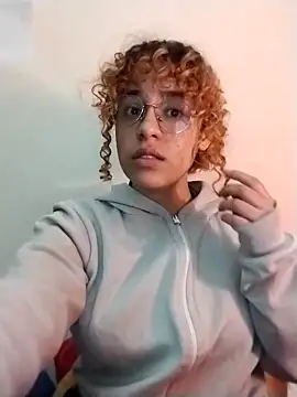 Snapshot of EmmaMelissa0521 chatting on 11.16.25 EmmaMelissa0521 online show from 11.16.25