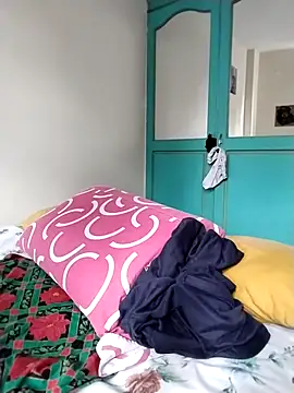 Snapshot of EmmaMelissa0521 chatting on 12.14.25 EmmaMelissa0521 online show from 12.14.25