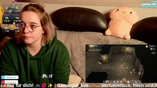 Snapshot of GamerGirl_Eve chatting on 01.11.25 GamerGirl Eve online show from 01.11.25