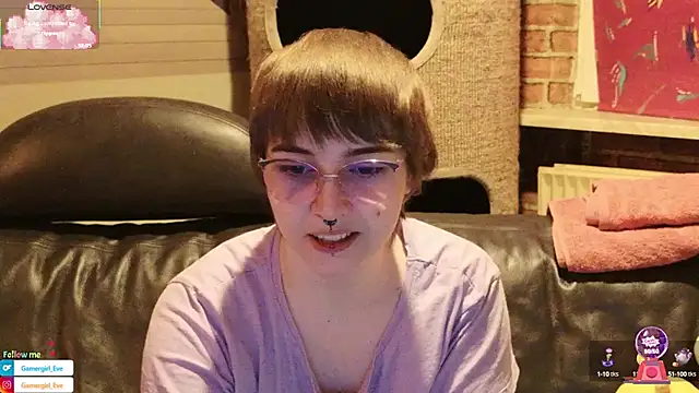 Snapshot of GamerGirl_Eve chatting on 10.15.25 GamerGirl Eve online show from 10.15.25