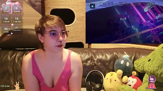 Snapshot of GamerGirl_Eve chatting on 10.24.25 GamerGirl Eve online show from 10.24.25