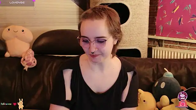 Snapshot of GamerGirl_Eve chatting on 11.15.25 GamerGirl Eve online show from 11.15.25