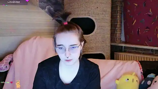 Snapshot of GamerGirl_Eve chatting on 12.04.25 GamerGirl Eve online show from 12.04.25