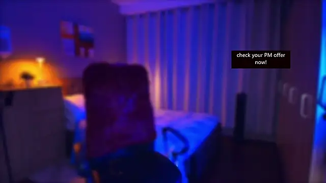 AnneHartx online show from 10.13.25