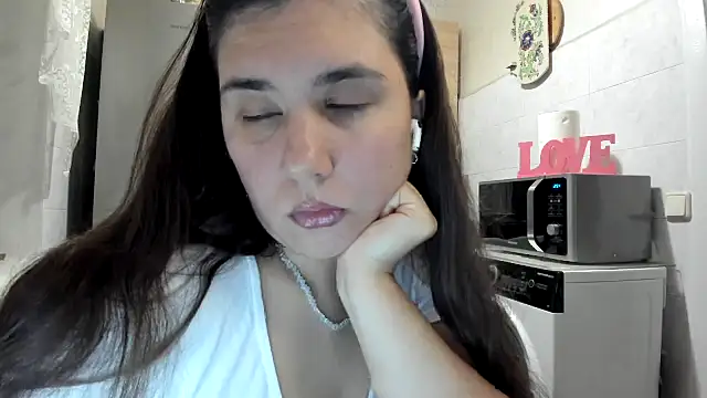 MiaMarrone online show from 11.13.25