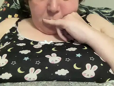 Snapshot of ParisNova chatting on 01.25.25 ParisNova online show from 01.25.25