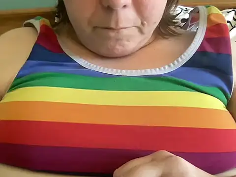 Snapshot of ParisNova chatting on 03.12.25 ParisNova online show from 03.12.25