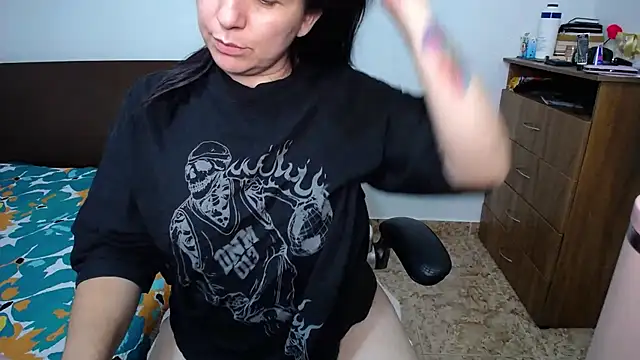 Snapshot of alexa_milsf chatting on 10.26.25 alexa milsf online show from 10.26.25