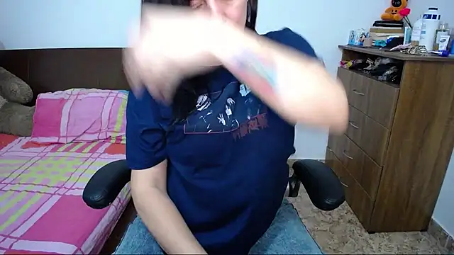 Snapshot of alexa_milsf chatting on 11.13.25 alexa milsf online show from 11.13.25