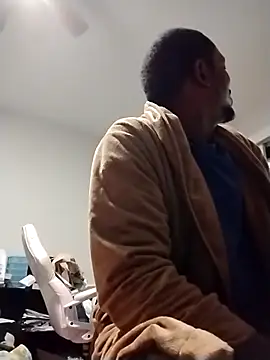 Snapshot of Makeyoucumallover chatting on 11.29.25 Makeyoucumallover online show from 11.29.25