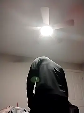 Snapshot of Makeyoucumallover chatting on 12.01.25 Makeyoucumallover online show from 12.01.25