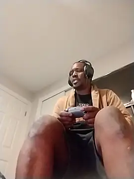 Snapshot of Makeyoucumallover chatting on 12.05.25 Makeyoucumallover online show from 12.05.25