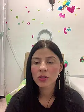 Estefani 32 online show from 04.19.26