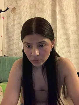 Estefani 32 online show from 04.26.26