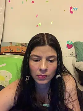 Estefani 32 online show from 04.29.26