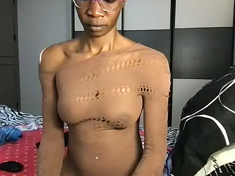 Snapshot of choco_petite chatting on 02.28.25 choco petite online show from 02.28.25