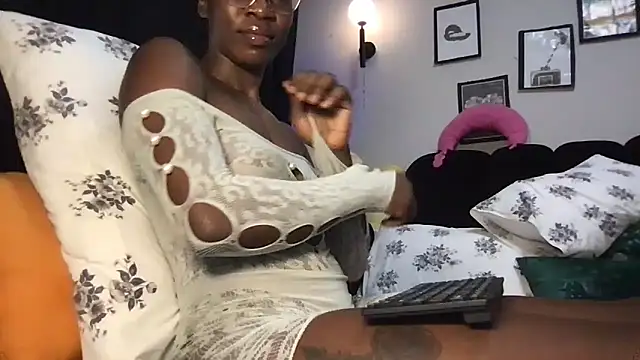 Snapshot of choco_petite chatting on 03.02.26 choco petite online show from 03.02.26