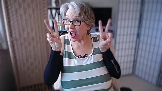 Snapshot of petradaniels chatting on 03.05.26 petradaniels online show from 03.05.26