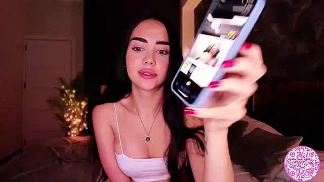 Snapshot of Lil_Gabby chatting on 12.13.24 Lil Gabby online show from 12.13.24