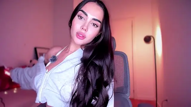 Snapshot of Lil_Gabby chatting on 12.04.25 Lil Gabby online show from 12.04.25