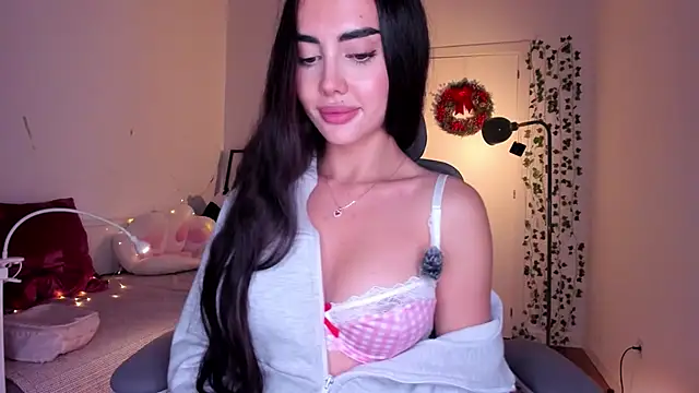 Snapshot of Lil_Gabby chatting on 12.19.25 Lil Gabby online show from 12.19.25