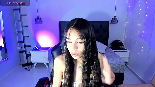 AMELIELEONE online show from 02.20.25