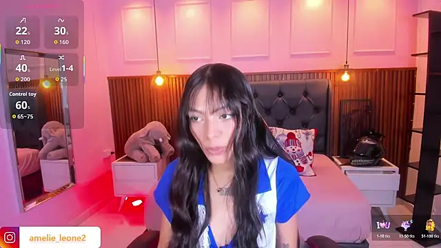 Snapshot of AMELIELEONE chatting on 11.15.25 AMELIELEONE online show from 11.15.25