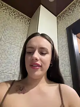 Lisaaan online show from 12.13.24