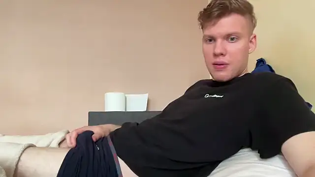 Snapshot of sexybooii6968 chatting on 10.13.25 sexybooii6968 online show from 10.13.25