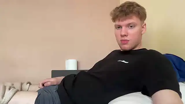 Snapshot of sexybooii6968 chatting on 10.14.25 sexybooii6968 online show from 10.14.25