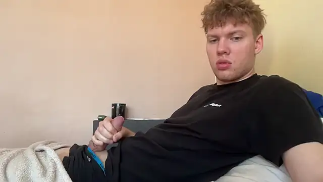 Snapshot of sexybooii6968 chatting on 11.04.25 sexybooii6968 online show from 11.04.25