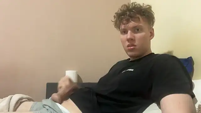 Snapshot of sexybooii6968 chatting on 12.01.25 sexybooii6968 online show from 12.01.25