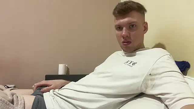 Snapshot of sexybooii6968 chatting on 12.17.25 sexybooii6968 online show from 12.17.25