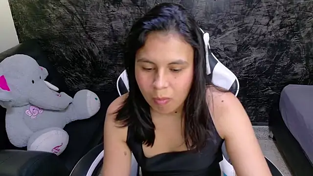 olivia love  online show from 06.06.26