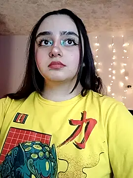 Snapshot of IvonneT chatting on 11.26.25 IvonneT online show from 11.26.25