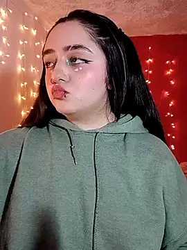 Snapshot of IvonneT chatting on 11.28.25 IvonneT online show from 11.28.25