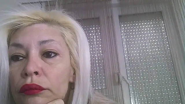 Snapshot of EvaaMina chatting on 12.28.24 EvaaMina online show from 12.28.24