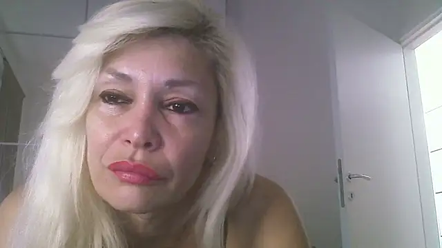 Snapshot of EvaaMina chatting on 09.21.25 EvaaMina online show from 09.21.25