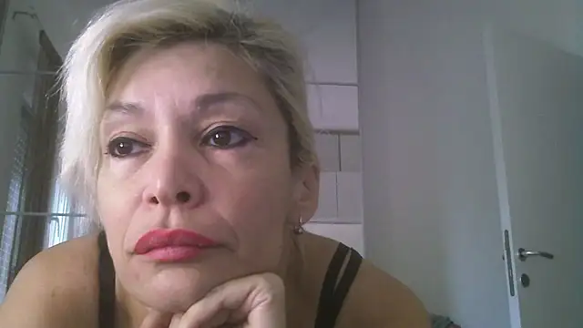 Snapshot of EvaaMina chatting on 09.29.25 EvaaMina online show from 09.29.25