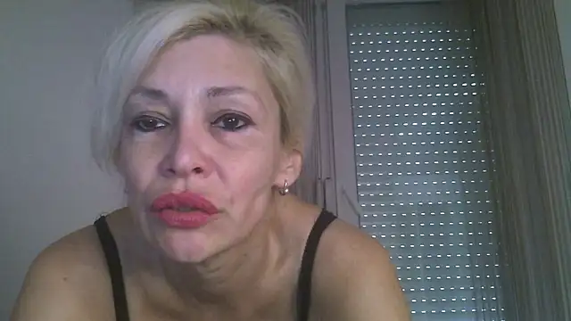 Snapshot of EvaaMina chatting on 10.23.25 EvaaMina online show from 10.23.25