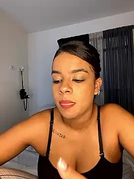 trianawhite online show from 12.02.24