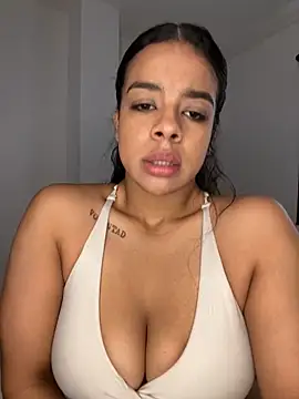 Snapshot of trianawhite chatting on 03.30.26 trianawhite online show from 03.30.26