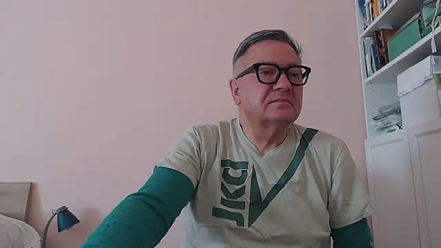 Snapshot of YOU6me chatting on 05.15.26 YOU6me online show from 05.15.26