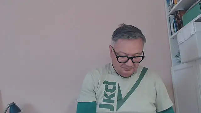 Snapshot of YOU6me chatting on 05.16.26 YOU6me online show from 05.16.26