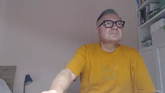 Snapshot of YOU6me chatting on 07.22.26 YOU6me online show from 07.22.26