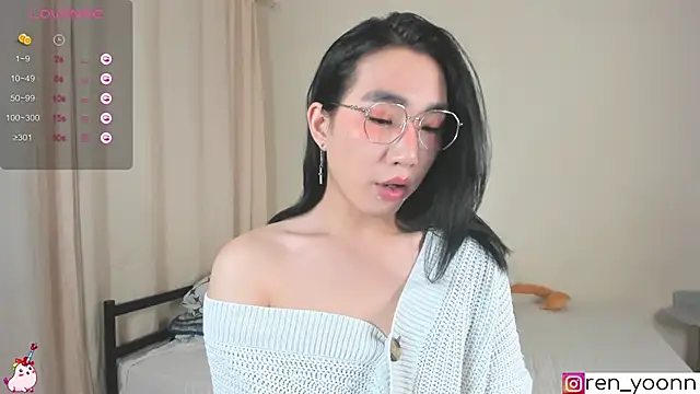 Snapshot of Ren_yoon chatting on 09.27.25 Ren yoon online show from 09.27.25