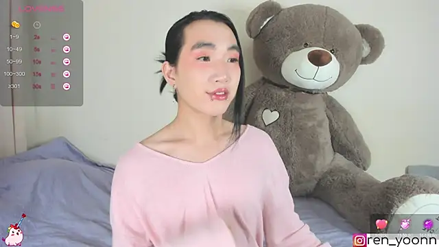 Snapshot of Ren_yoon chatting on 10.18.25 Ren yoon online show from 10.18.25