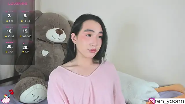 Snapshot of Ren_yoon chatting on 10.31.25 Ren yoon online show from 10.31.25