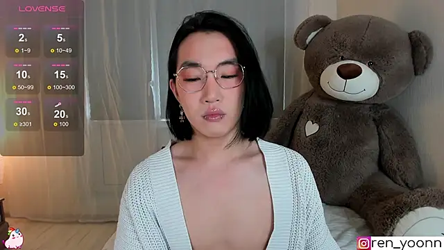 Snapshot of Ren_yoon chatting on 04.18.26 Ren yoon online show from 04.18.26